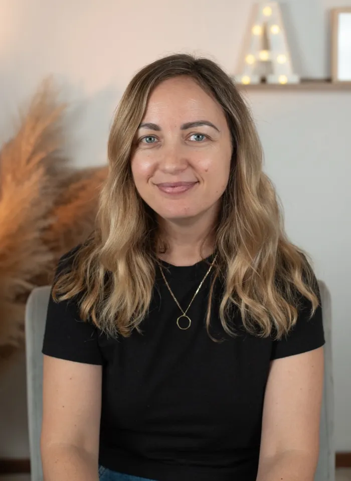 Voor, in 'n kleur wat teen haar werk