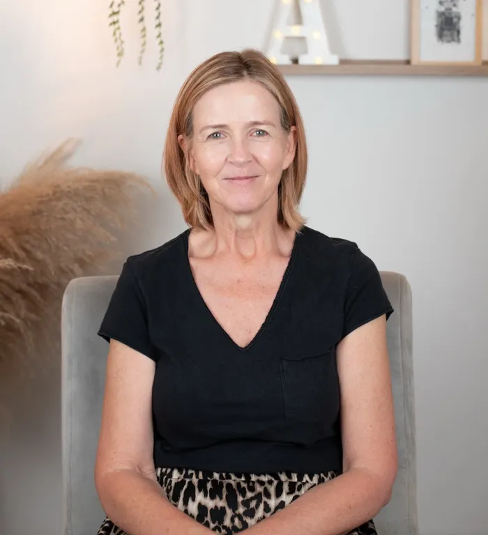 Voor, in 'n kleur wat teen haar werk